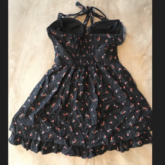 Black Halter Neck Dress!☀️🌹 - Picture 3 of 3